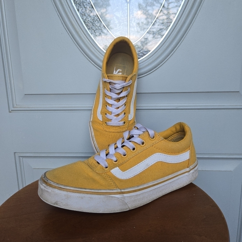 VANS Classic Lace Up Sneaker Mustard Canvas